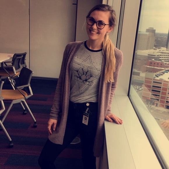 Meet your Posher, Leigh anne - Picture 2 of 3